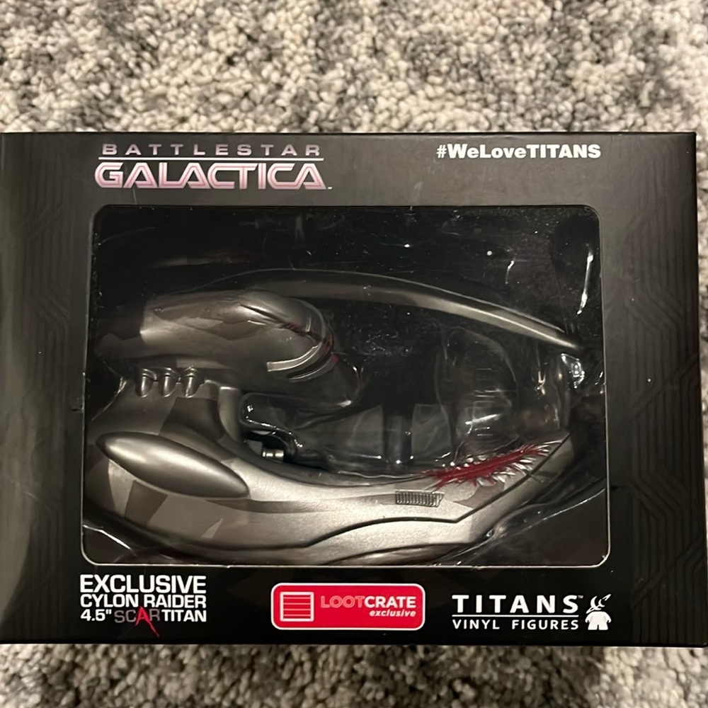 Battlestar Galactica Cylon Raider 4.5” Titan vinyl figure